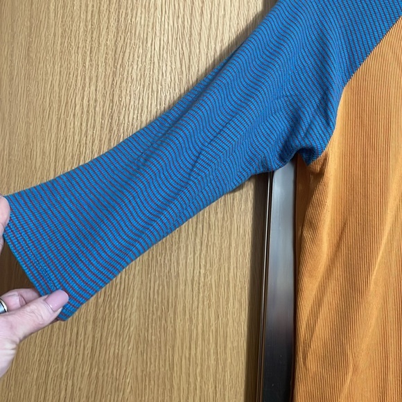 LuLaRoe XS color block ribbed shirt.  Orange with blue and red sleeves - Picture 4 of 9